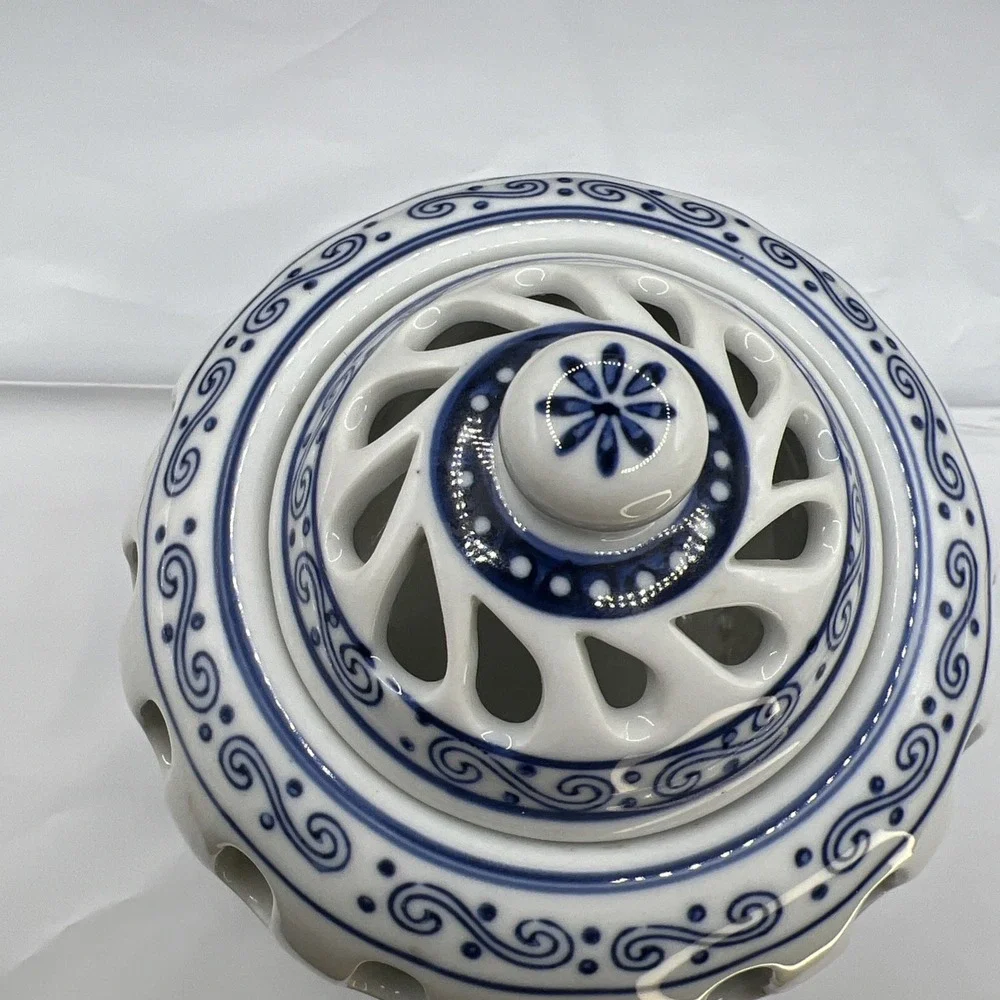 Bombay Company Blue & White Porcelain Chinoiserie Potpourri Tealight Incense Jar